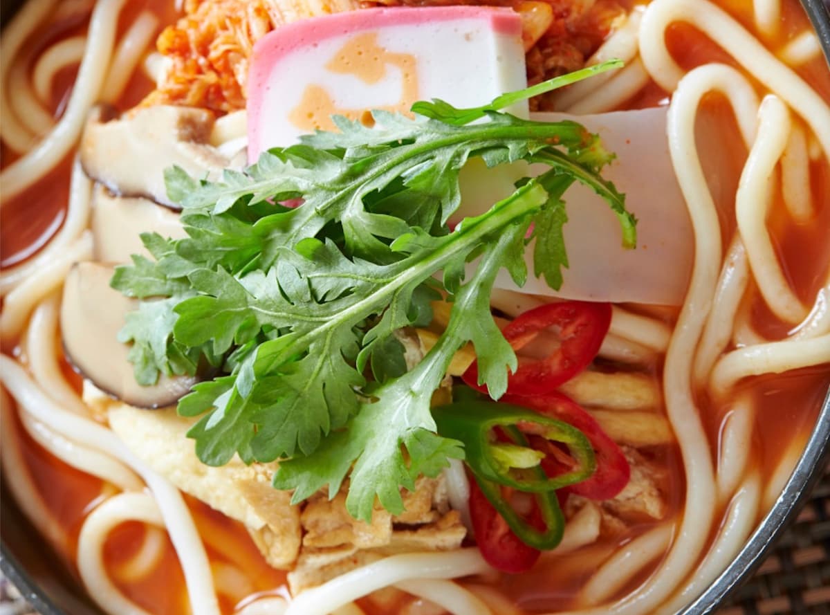 Kimchi Udon (Korean Spicy Kimchi Udon Soup, 김치우동) Thumbnail