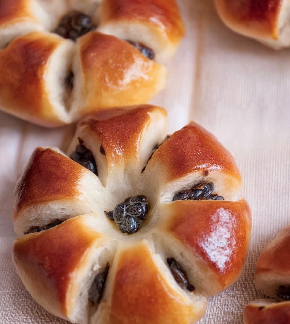 Danpatbbang (Korean Red Bean Bread, 단팥빵) Thumbnail