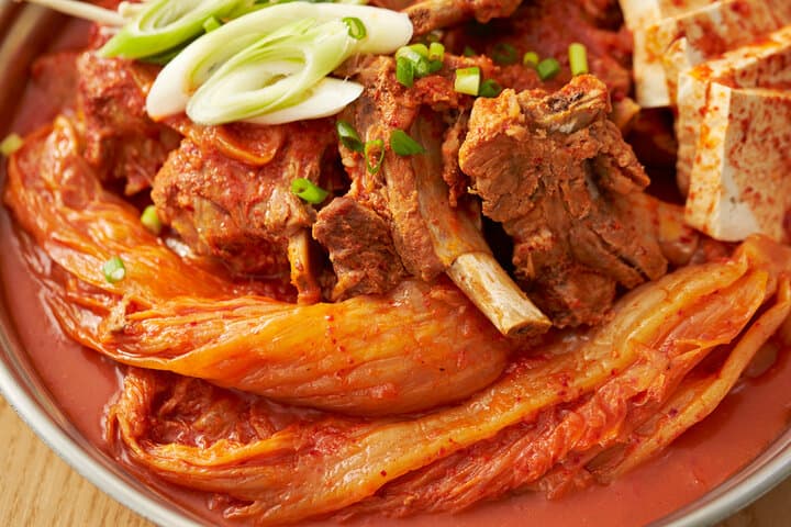 Kimchi Jjigae Recipe – Korean Kimchi Stew with Pork or Tuna (김치찌개) Thumbnail