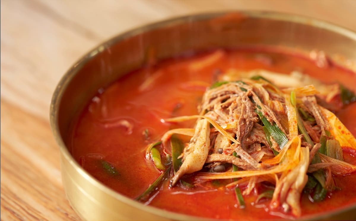 Yukgaejang (Korean spicy beef soup, 육개장) Thumbnail